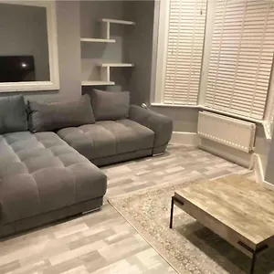  Apartment Snug Kingsize Bedroom Flat In United Kingdom